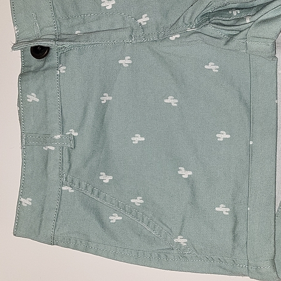 Never worn SO Chino shortie shorts in olive green with white cactus, sz 1 - Picture 2 of 7